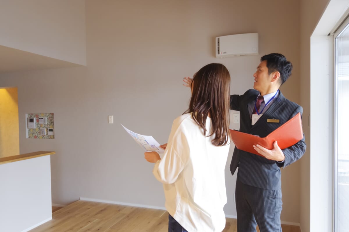 The Pros and Cons of On-Site Property Viewings: Explaining Efficient Viewing Methods!