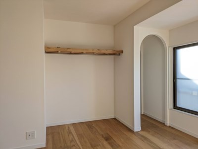 アーチ状の通路に遊び心を感じませんか？