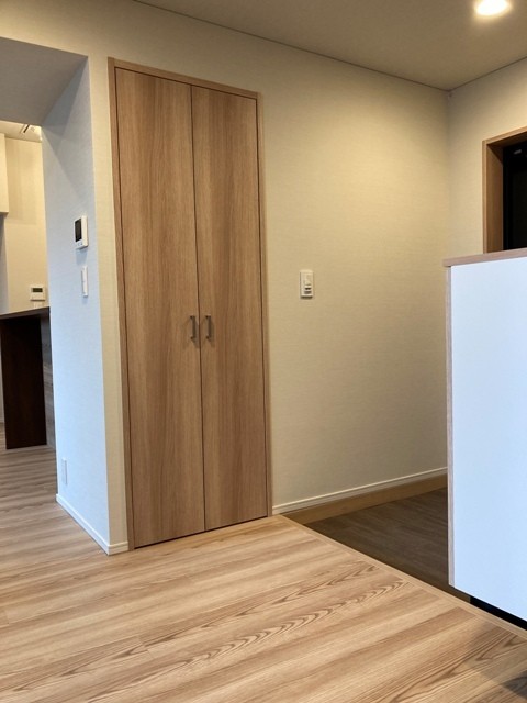 ※写真は同タイプ住戸です。(玄関)