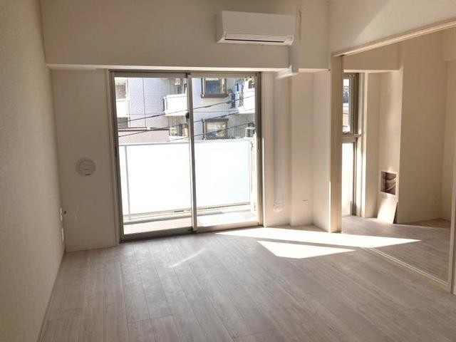 ※写真は同タイプ住戸です。(居間)