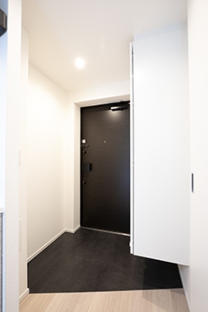 ※写真は同タイプ住戸です。(玄関)