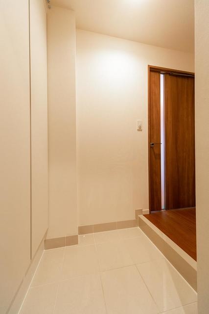 ※写真は同タイプ住戸です。(玄関)