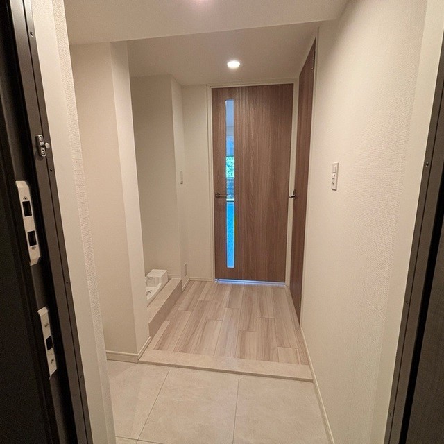 ※写真は同タイプ住戸です。(玄関)