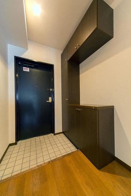 ※写真は同タイプ住戸です。(玄関)