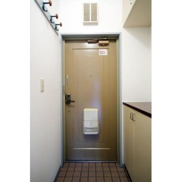 ※写真は同タイプ住戸です。(玄関)