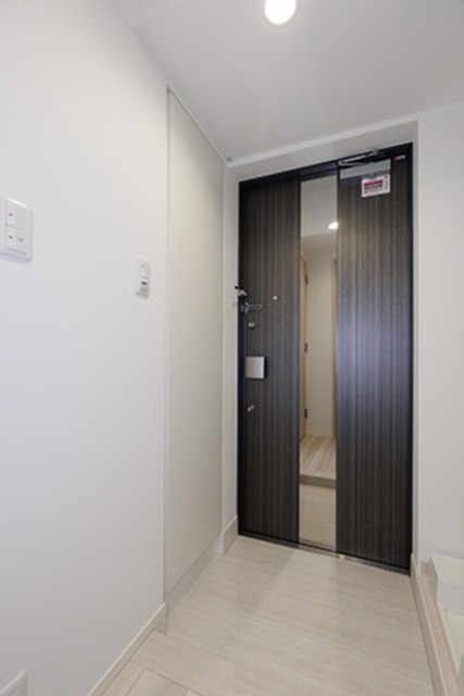 ※写真は同タイプ住戸です。(玄関)