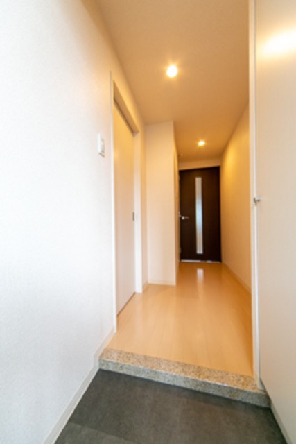 ※写真は同タイプ住戸です。(玄関)