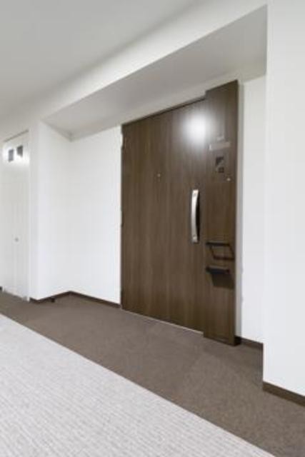 ※写真は同タイプ住戸です。(玄関)