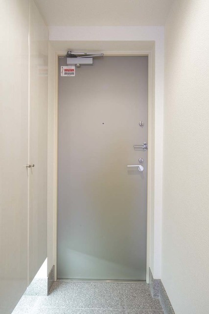 ※写真は同タイプ住戸です。(玄関)