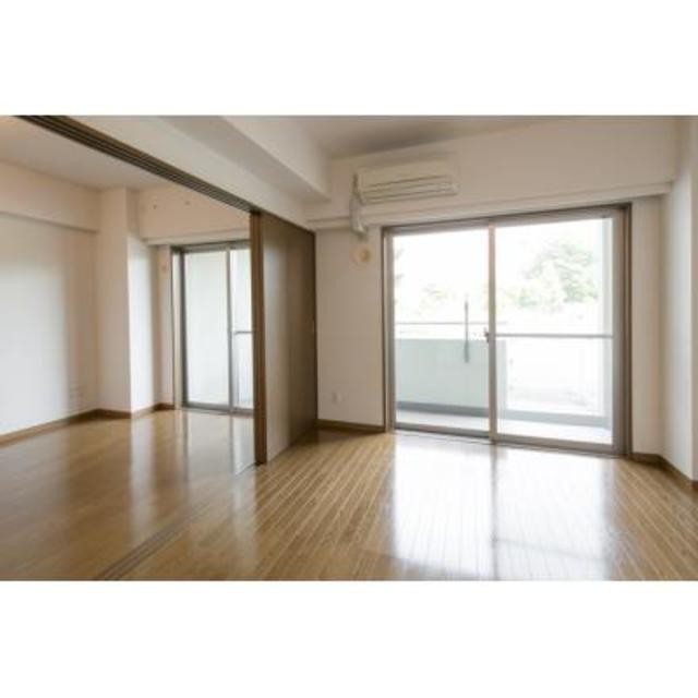 ※写真は同タイプ住戸です。(居間)