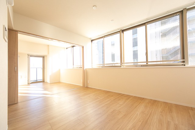 ※写真は同タイプ住戸です。(居間)