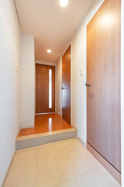 ※写真は同タイプ住戸です。(玄関)