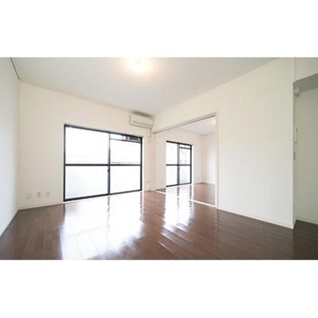 ※写真は同タイプ住戸です。(居間)