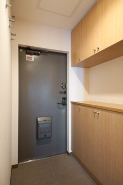 ※写真は同タイプ住戸です。(玄関)