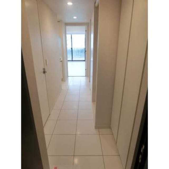 ※写真は同タイプ住戸です。(玄関)