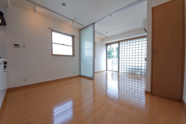 ※写真は同タイプ住戸です。(居間)