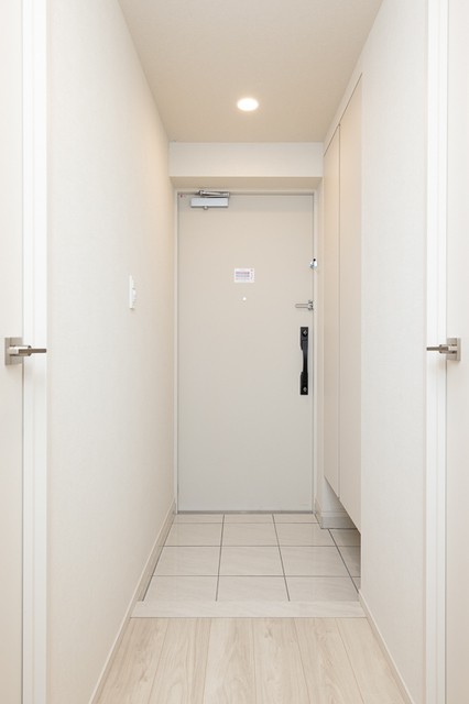 ※写真は同タイプ住戸です。(玄関)
