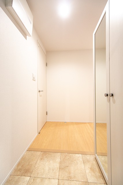 ※写真は同タイプ住戸です。(玄関)