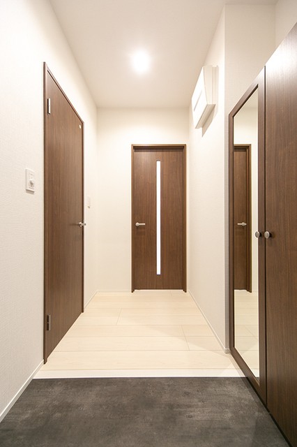 ※写真は同タイプ住戸です。(玄関)
