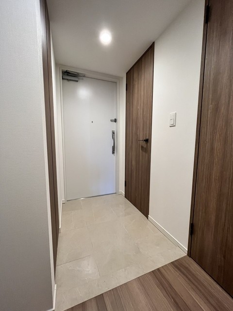 ※写真は同タイプ住戸です。(玄関)