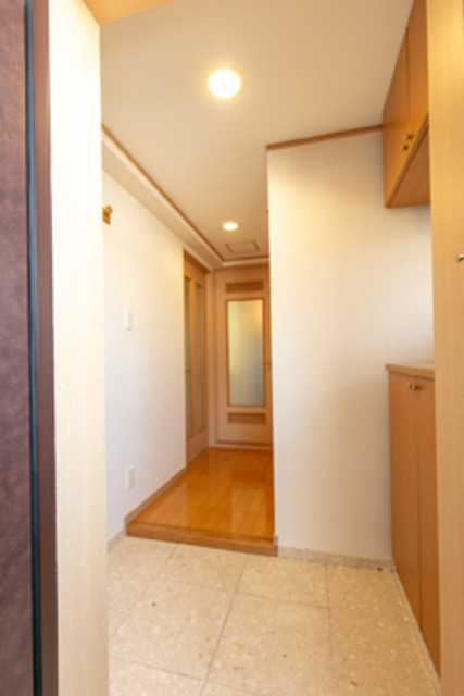 ※写真は同タイプ住戸です。(玄関)