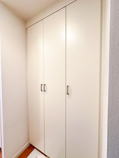 ※写真は同タイプ住戸です。(玄関)