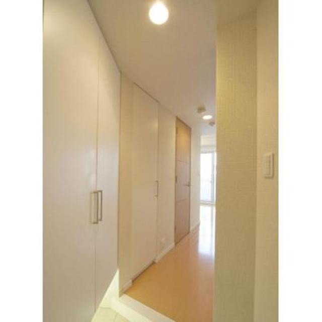 ※写真は同タイプ住戸です。(玄関)