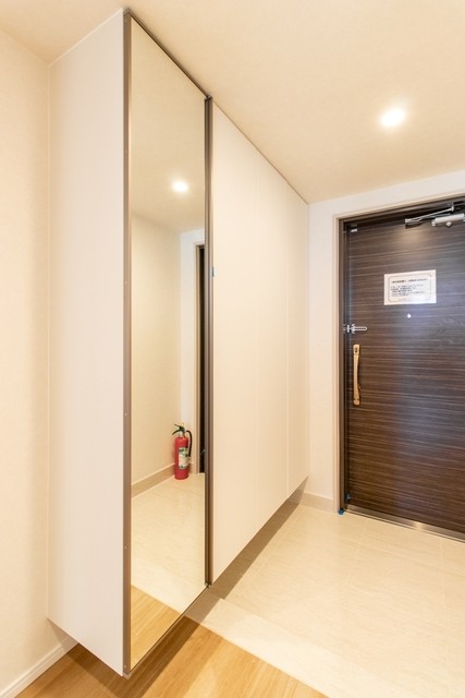 ※写真は同タイプ住戸です。(玄関)