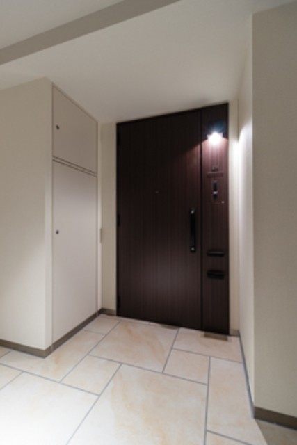 ※写真は同タイプ住戸です。(玄関)