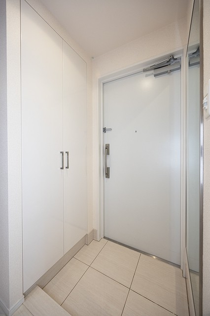 ※写真は同タイプ住戸です。(玄関)
