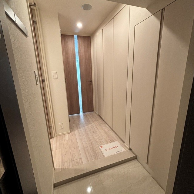 ※写真は同タイプ住戸です。(玄関)