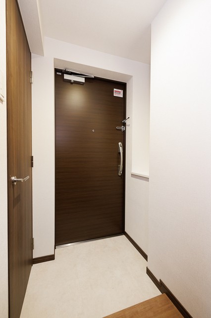 ※写真は同タイプ住戸です。(玄関)