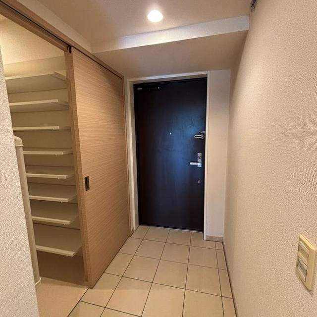 ※写真は同タイプ住戸です。(玄関)