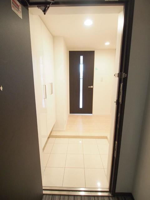 ※写真は同タイプ住戸です。(玄関)
