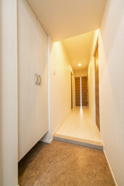 ※写真は同タイプ住戸です。(玄関)