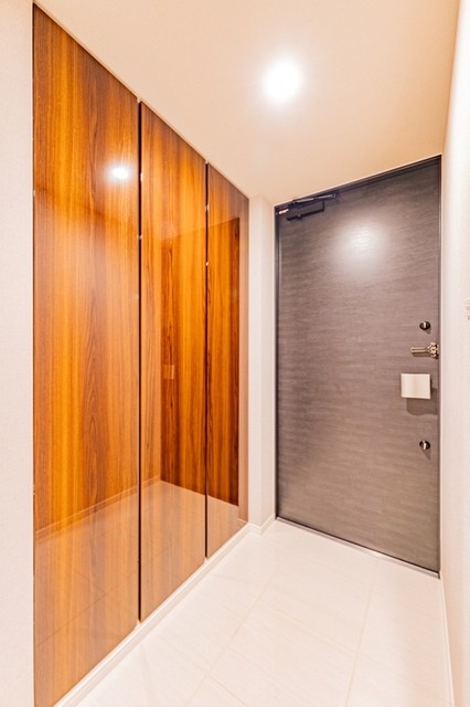 ※写真は同タイプ住戸です。(玄関)