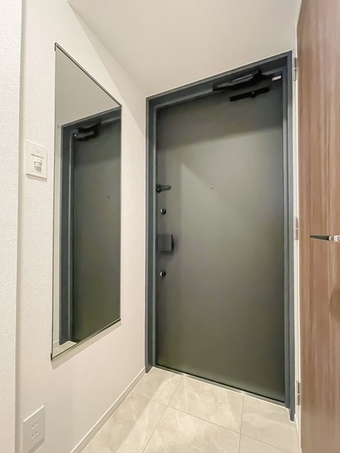 ※写真は同タイプ住戸です。(玄関)