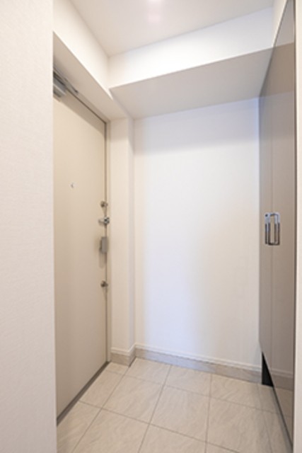 ※写真は同タイプ住戸です。(玄関)