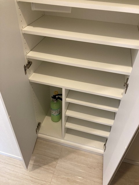 ※写真は同タイプ住戸です。(玄関)