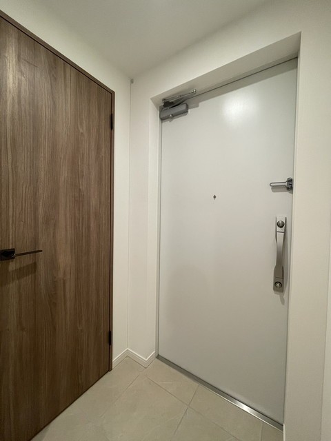 ※写真は同タイプ住戸です。(玄関)