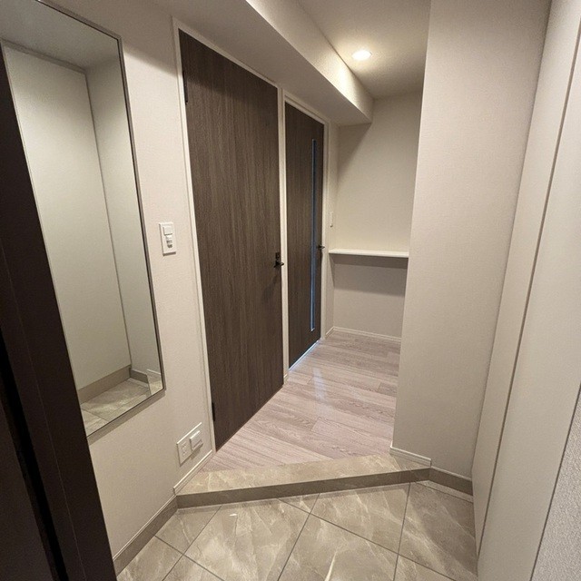 ※写真は同タイプ住戸です。(玄関)