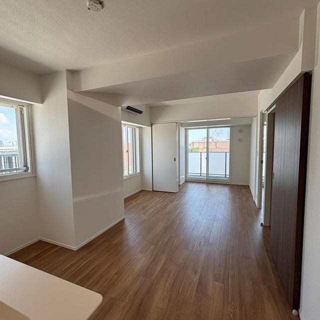 ※写真は同タイプ住戸です。(居間)