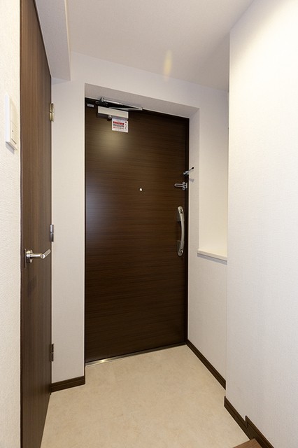 ※写真は同タイプ住戸です。(玄関)