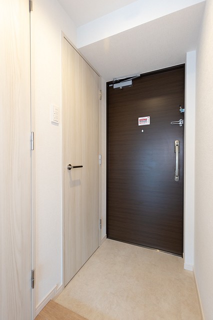 ※写真は同タイプ住戸です。(玄関)