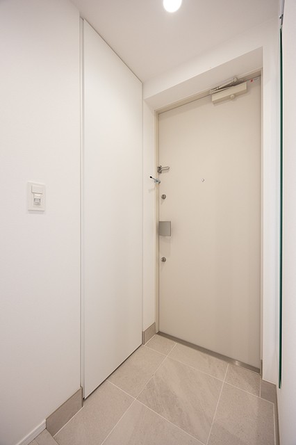 ※写真は同タイプ住戸です。(玄関)