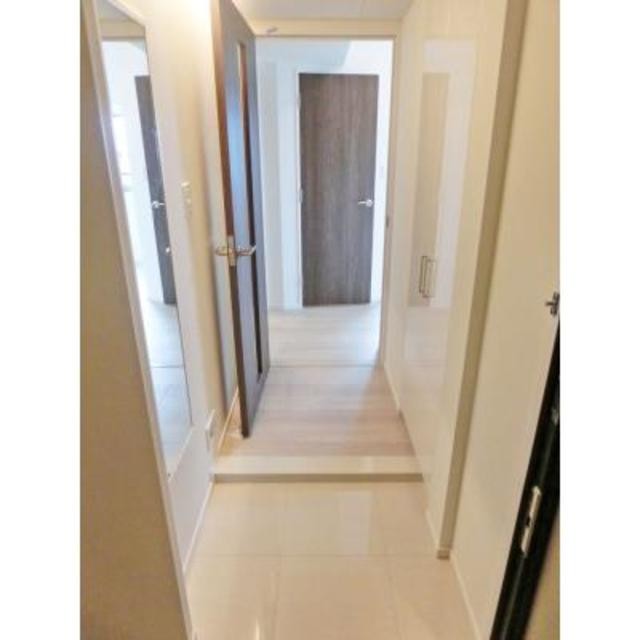 ※写真は同タイプ住戸です。(玄関)