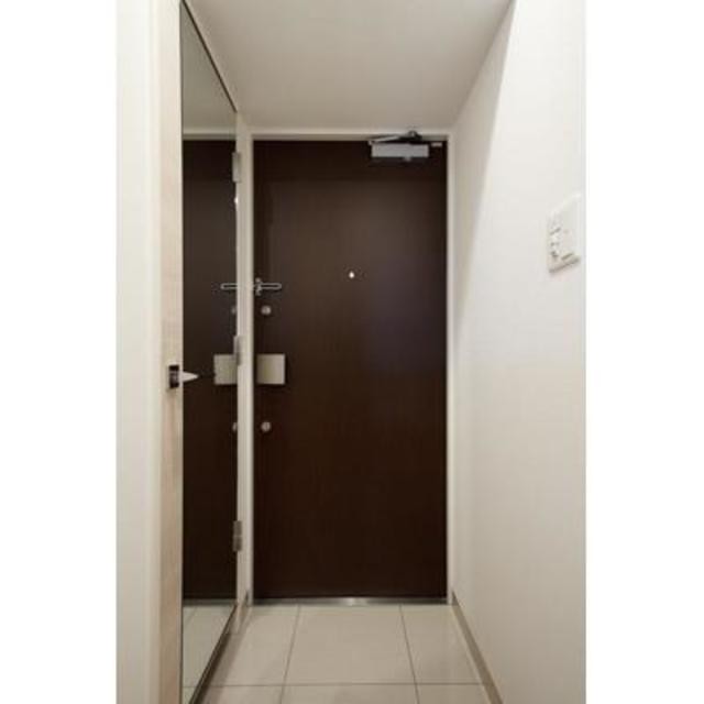 ※写真は同タイプ住戸です。(玄関)