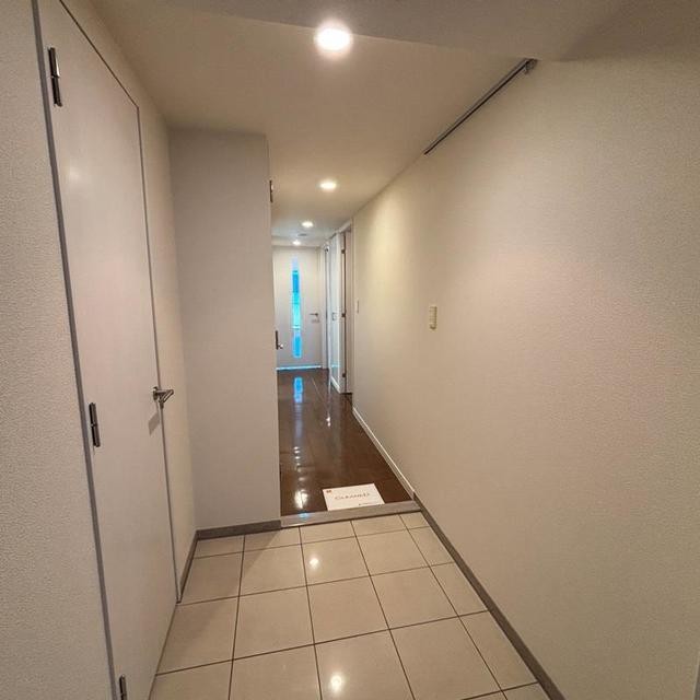 ※写真は同タイプ住戸です。(玄関)