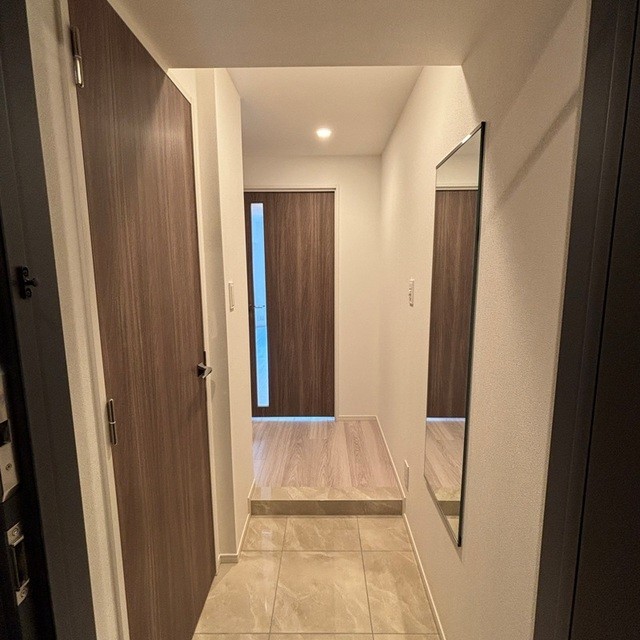 ※写真は同タイプ住戸です。(玄関)