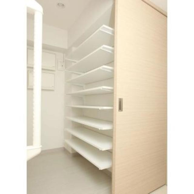 ※写真は同タイプ住戸です。(玄関)